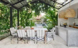 Entertainer Outdoor Living Kitchen